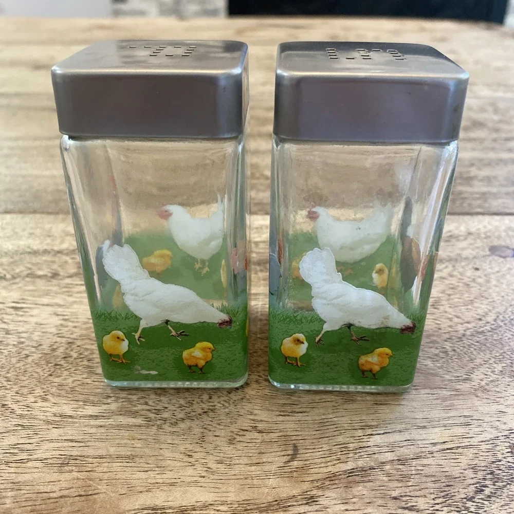 Salt & Pepper Shakers Clear Glass w/ Rooster Chicken Design Checker Vintage 4